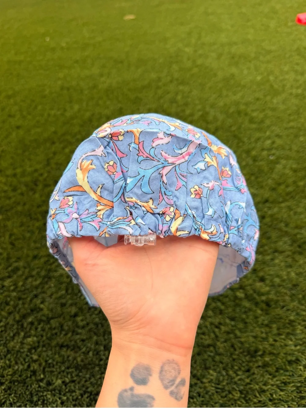 N/A women’s bouffant